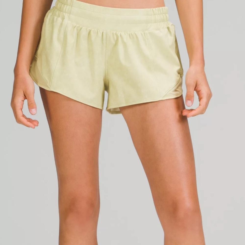 Lululemon Hotty Hot Shorts 2.5” Size 2